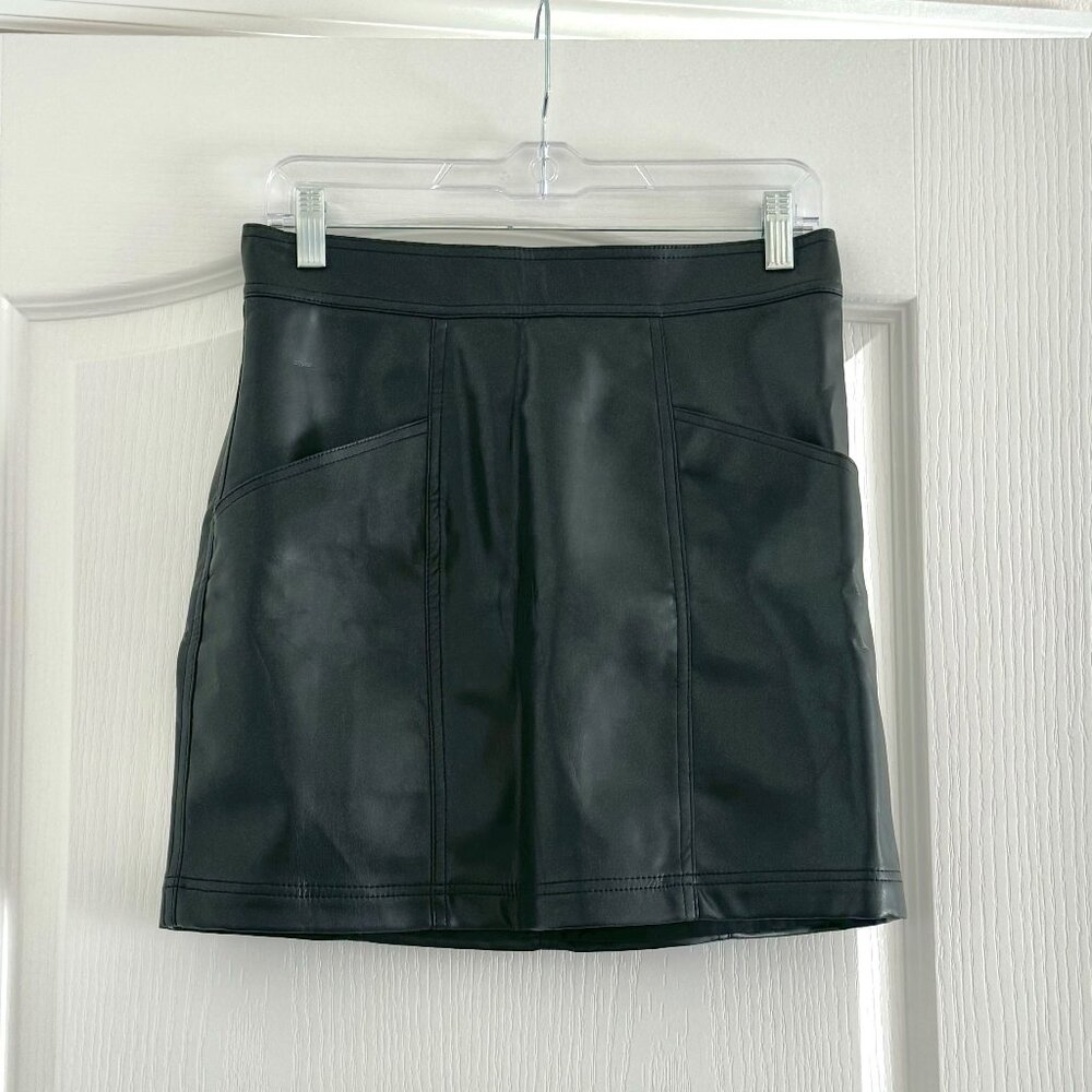 Faux leather mini skirt - Size 8